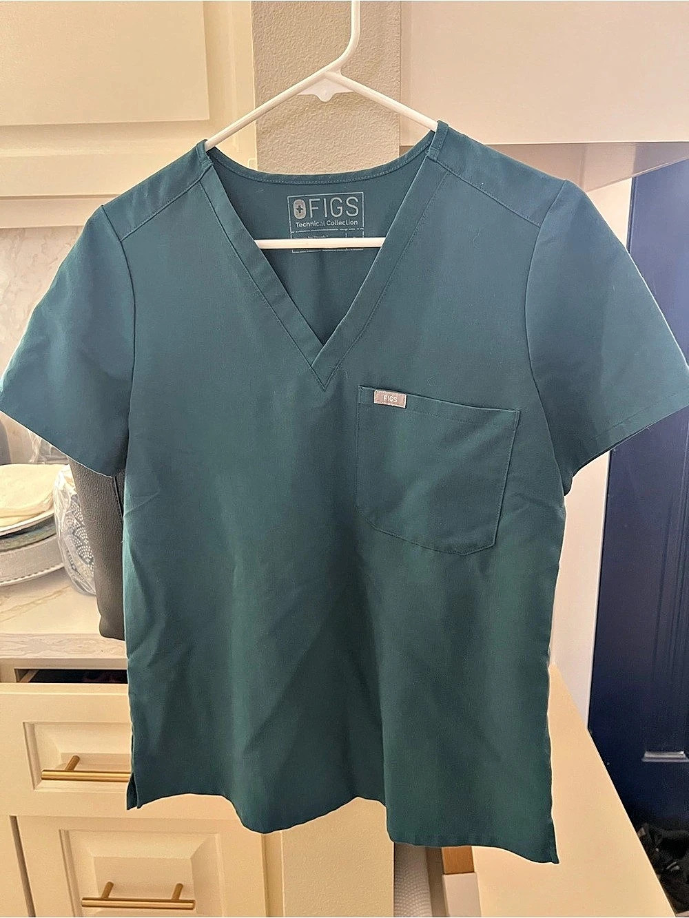 FIGS Casma Three-Pocket Scrub Top Caribbean Blue Small
